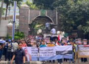 Mahasiswa Demo Kejagung Tuntut Dirut PT Pupuk Indonesia Diperiksa
