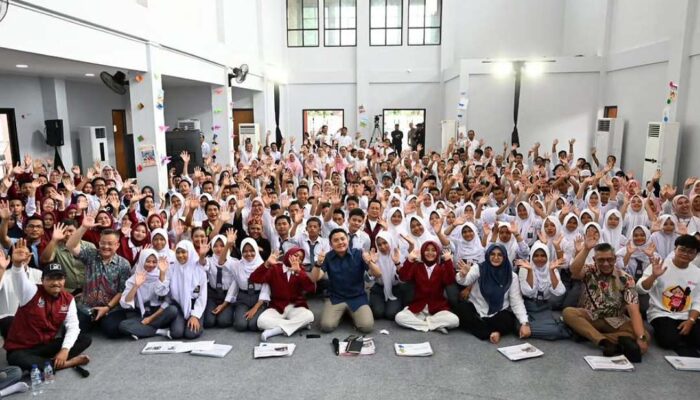 Seskab Teddy: Program Sekolah Rakyat dan BLT Bukti Komitmen Pemerintah Hadir untuk Rakyat