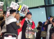 Tangis WNI Relawan Global Sumud Flotilla Pecah Saat Ceritakan Dugaan Penyiksaan di Israel